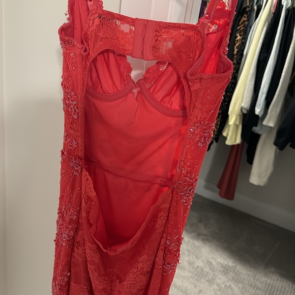 Lace and sequin dress - Picture 2 of 5